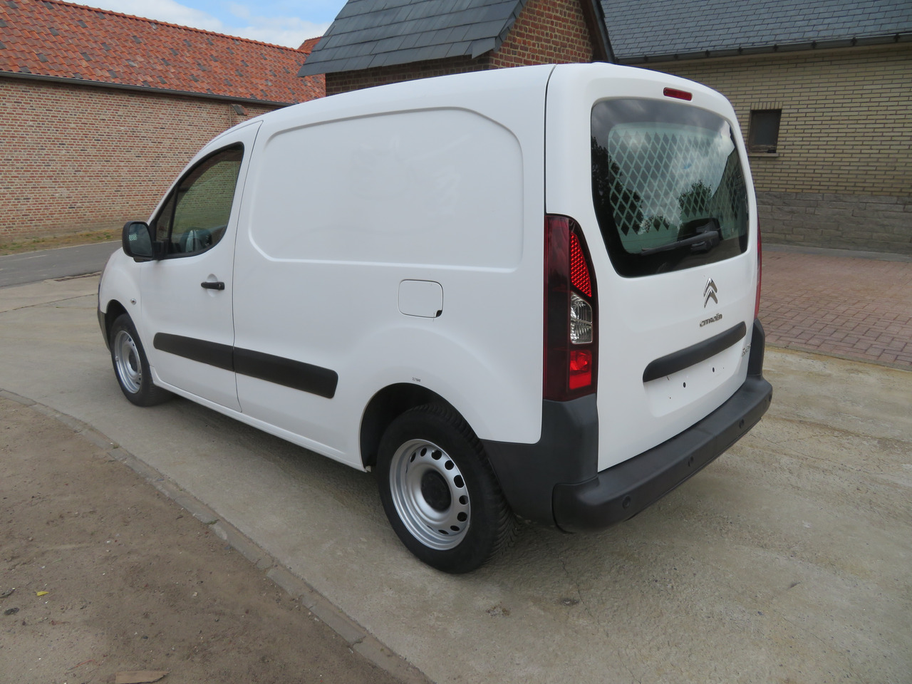 CITROËN Berlingo 1.6 BlueHDi CLUB - Furgon: slika CITROËN Berlingo 1.6 BlueHDi CLUB - Furgon CITROËN Berlingo 1.6 BlueHDi CLUB - Furgon: slika CITROËN Berlingo 1.6 BlueHDi CLUB - Furgon