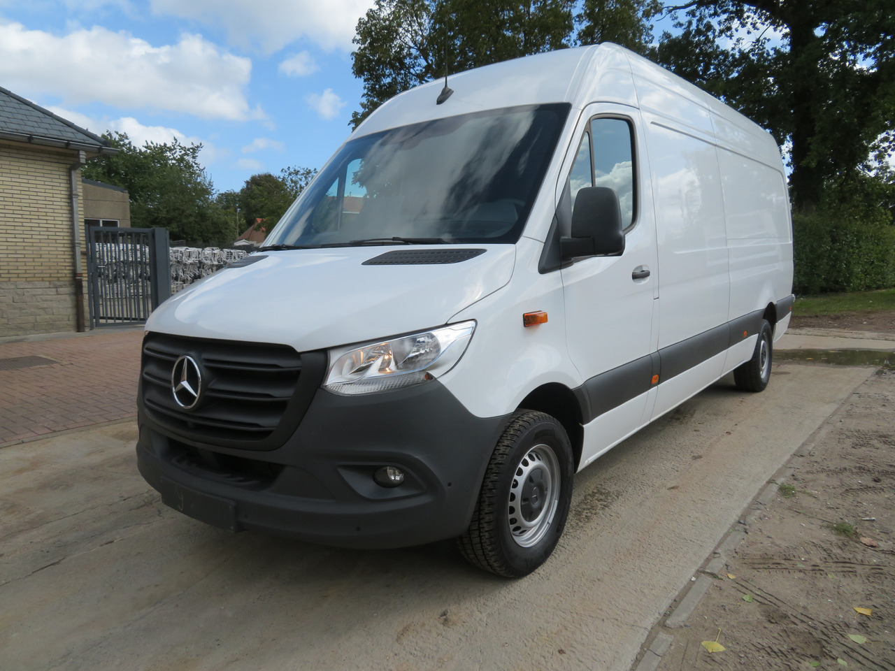 Mercedes-Benz Sprinter 317cdi - A3H2 - Furgon: slika Mercedes-Benz Sprinter 317cdi - A3H2 - Furgon Mercedes-Benz Sprinter 317cdi - A3H2 - Furgon: slika Mercedes-Benz Sprinter 317cdi - A3H2 - Furgon