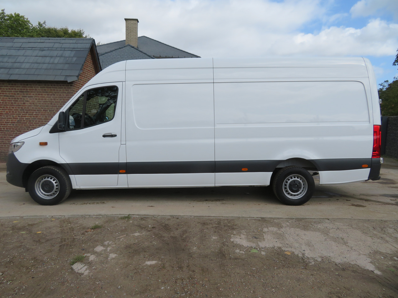 Mercedes-Benz Sprinter 317cdi - A3H2 - Furgon: slika Mercedes-Benz Sprinter 317cdi - A3H2 - Furgon Mercedes-Benz Sprinter 317cdi - A3H2 - Furgon: slika Mercedes-Benz Sprinter 317cdi - A3H2 - Furgon