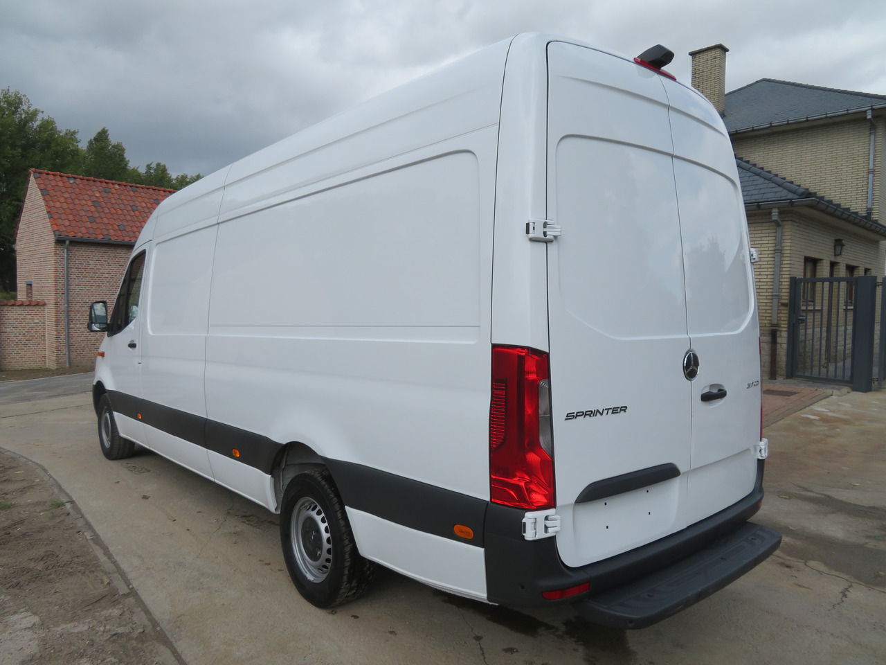 Mercedes-Benz Sprinter 317cdi - A3H2 - Furgon: slika Mercedes-Benz Sprinter 317cdi - A3H2 - Furgon Mercedes-Benz Sprinter 317cdi - A3H2 - Furgon: slika Mercedes-Benz Sprinter 317cdi - A3H2 - Furgon