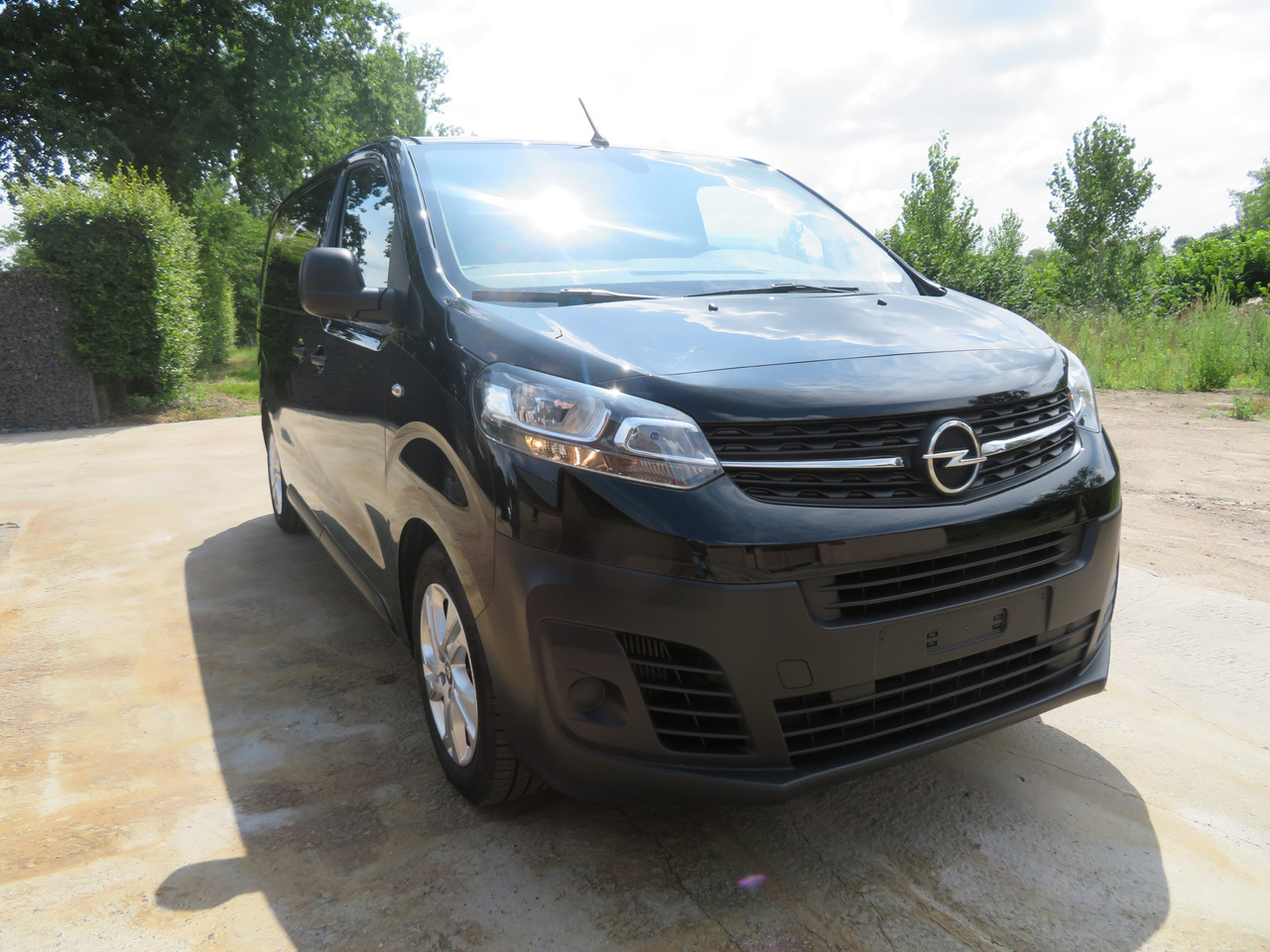 OPEL Vivaro Edition 2.0 Turbo - L2H1 - Mali kombi: slika OPEL Vivaro Edition 2.0 Turbo - L2H1 - Mali kombi OPEL Vivaro Edition 2.0 Turbo - L2H1 - Mali kombi: slika OPEL Vivaro Edition 2.0 Turbo - L2H1 - Mali kombi
