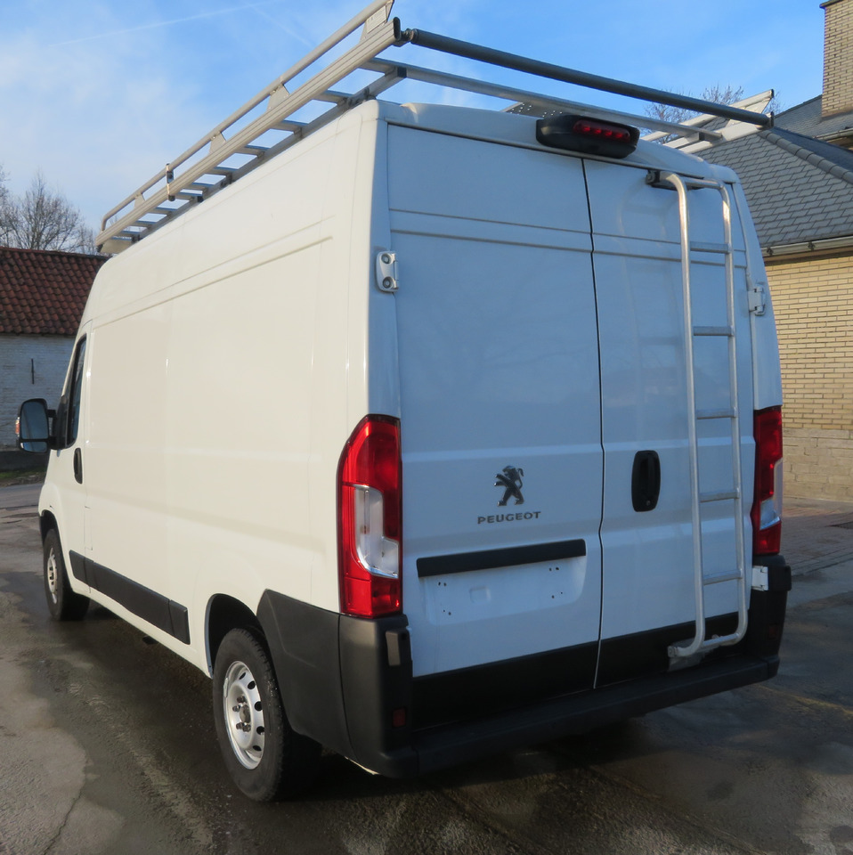 Peugeot Boxer 2.0 Blue HDI - Furgon: slika Peugeot Boxer 2.0 Blue HDI - Furgon Peugeot Boxer 2.0 Blue HDI - Furgon: slika Peugeot Boxer 2.0 Blue HDI - Furgon