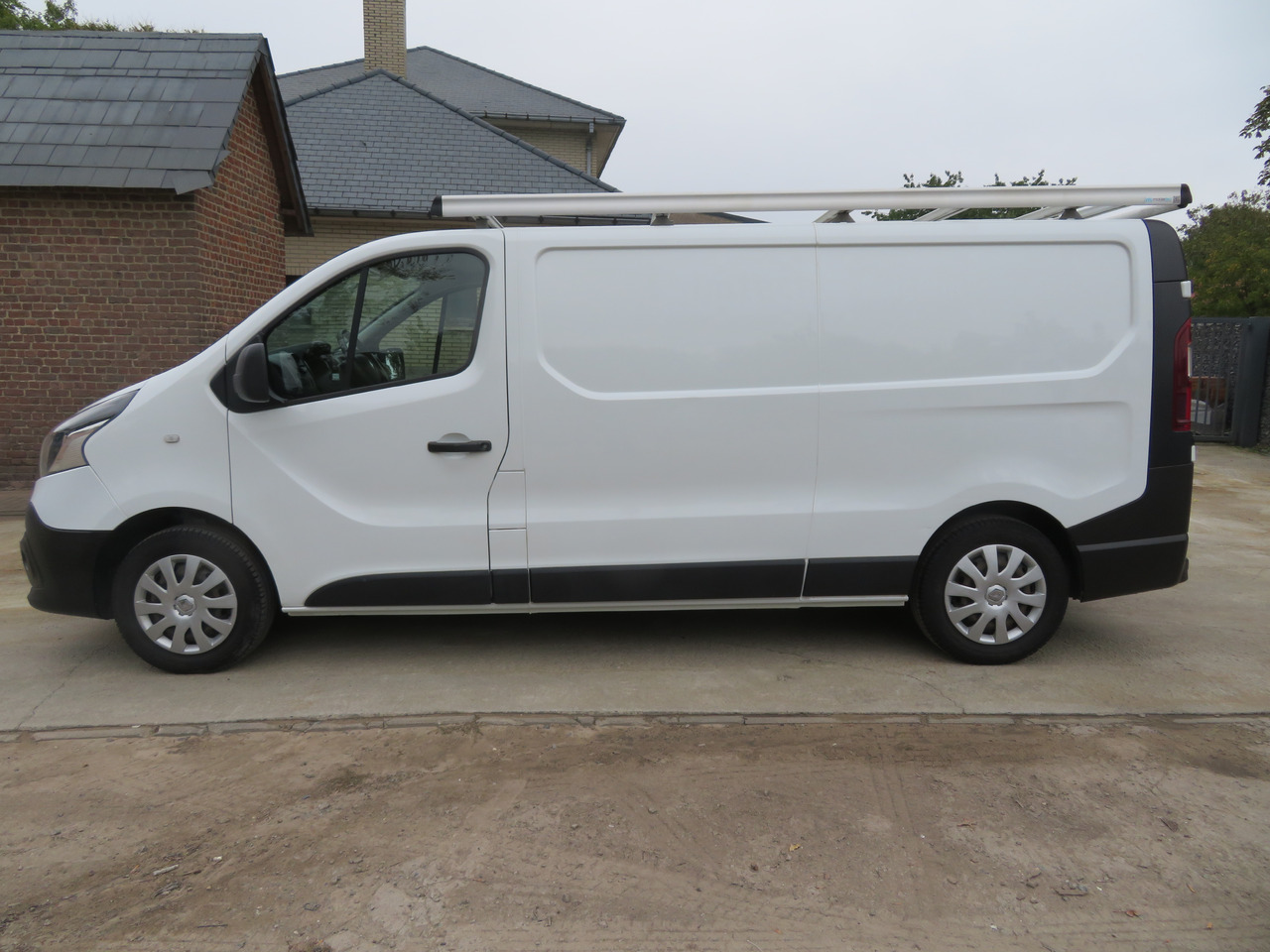 Renault Trafic 1.6dCi Grand Confort - L2H1 - Mali kombi: slika Renault Trafic 1.6dCi Grand Confort - L2H1 - Mali kombi Renault Trafic 1.6dCi Grand Confort - L2H1 - Mali kombi: slika Renault Trafic 1.6dCi Grand Confort - L2H1 - Mali kombi