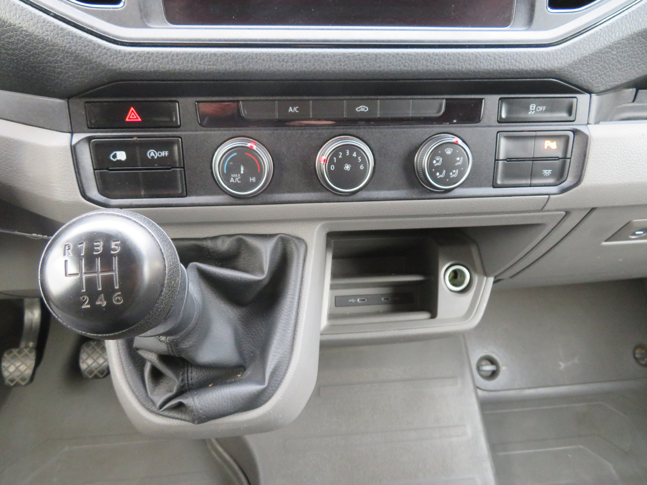 Furgon Volkswagen Crafter 2.0 CR TDi L3H3: slika Furgon Volkswagen Crafter 2.0 CR TDi L3H3