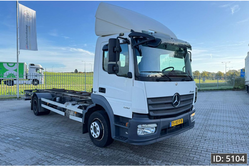 Mercedes-Benz Atego 1318 Day Cab, Euro 6, / BDF / DHOLLANDIA 2000KG - Transporter kontejnera/ Kamion s izmjenjivim sanducima: slika Mercedes-Benz Atego 1318 Day Cab, Euro 6, / BDF / DHOLLANDIA 2000KG - Transporter kontejnera/ Kamion s izmjenjivim sanducima Mercedes-Benz Atego 1318 Day Cab, Euro 6, / BDF / DHOLLANDIA 2000KG - Transporter kontejnera/ Kamion s izmjenjivim sanducima: slika Mercedes-Benz Atego 1318 Day Cab, Euro 6, / BDF / DHOLLANDIA 2000KG - Transporter kontejnera/ Kamion s izmjenjivim sanducima