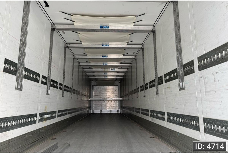Schmitz Cargobull Thermo king SLXe400 / Double stock / Huckepack / 4 pcs - Poluprikolica hladnjača: slika Schmitz Cargobull Thermo king SLXe400 / Double stock / Huckepack / 4 pcs - Poluprikolica hladnjača Schmitz Cargobull Thermo king SLXe400 / Double stock / Huckepack / 4 pcs - Poluprikolica hladnjača: slika Schmitz Cargobull Thermo king SLXe400 / Double stock / Huckepack / 4 pcs - Poluprikolica hladnjača