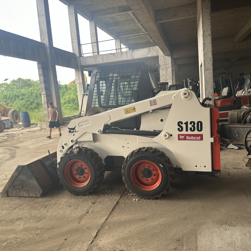 BOBCAT S130 Skid Steer Loader Click for Discount - Mini utovarivač: slika BOBCAT S130 Skid Steer Loader Click for Discount - Mini utovarivač BOBCAT S130 Skid Steer Loader Click for Discount - Mini utovarivač: slika BOBCAT S130 Skid Steer Loader Click for Discount - Mini utovarivač