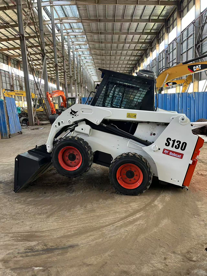 BOBCAT Skid Steer Loader S130 - Mini utovarivač: slika BOBCAT Skid Steer Loader S130 - Mini utovarivač BOBCAT Skid Steer Loader S130 - Mini utovarivač: slika BOBCAT Skid Steer Loader S130 - Mini utovarivač