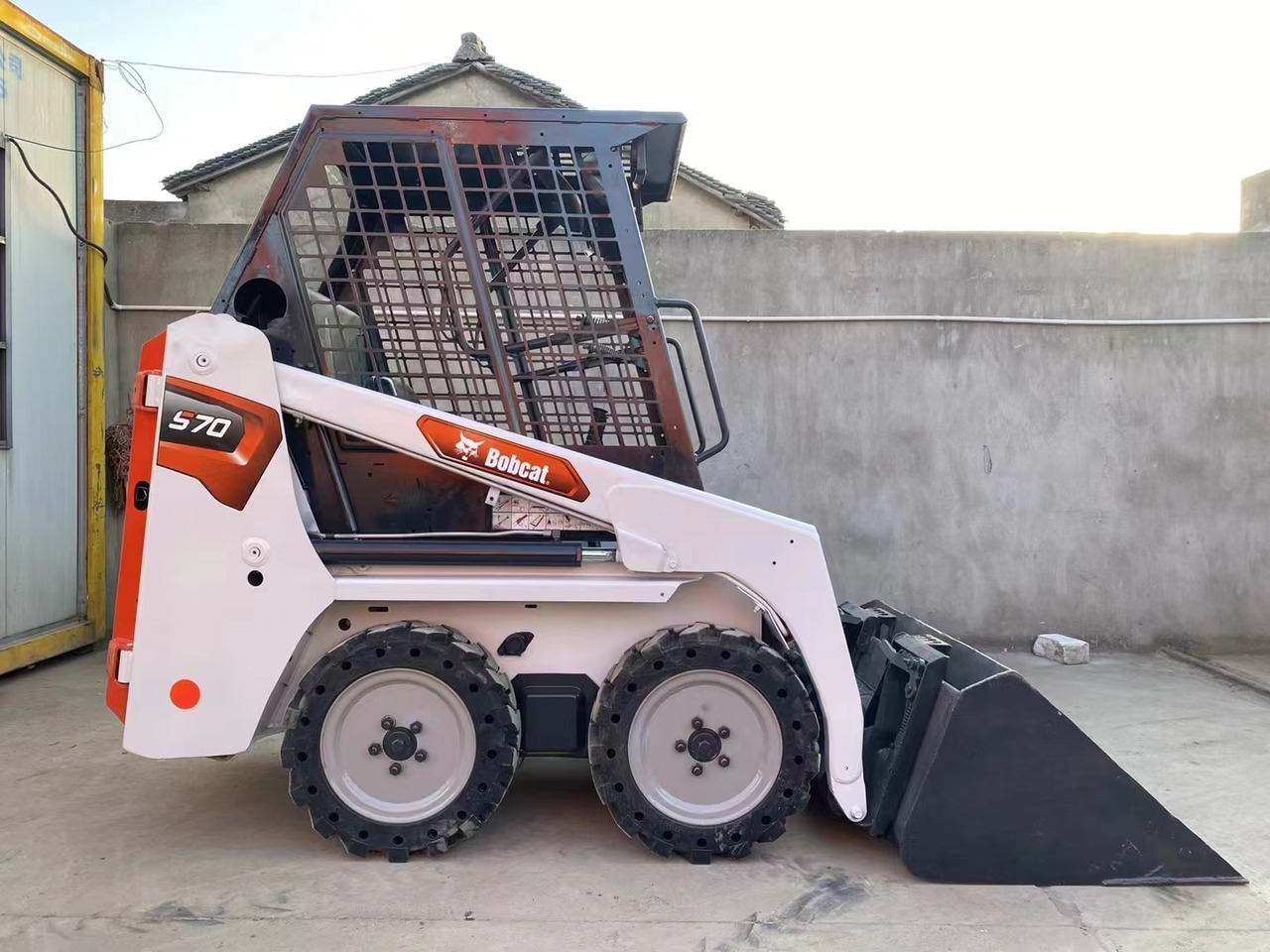 BOBCAT Skid Steer Loader S70 - Mini utovarivač: slika BOBCAT Skid Steer Loader S70 - Mini utovarivač BOBCAT Skid Steer Loader S70 - Mini utovarivač: slika BOBCAT Skid Steer Loader S70 - Mini utovarivač