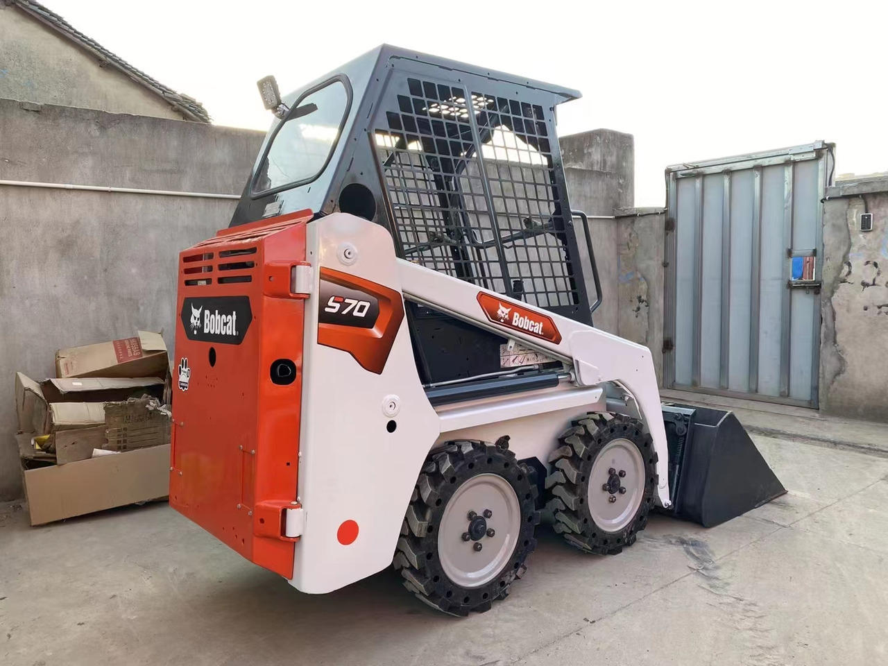 BOBCAT Skid Steer Loader S70 - Mini utovarivač: slika BOBCAT Skid Steer Loader S70 - Mini utovarivač BOBCAT Skid Steer Loader S70 - Mini utovarivač: slika BOBCAT Skid Steer Loader S70 - Mini utovarivač