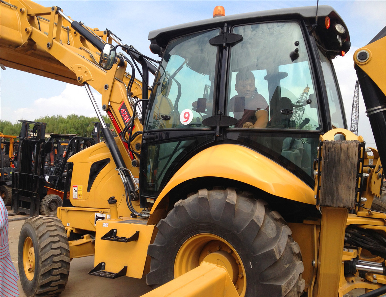 CAT 420F Backhoe Loader - Rovokopač-utovarivač: slika CAT 420F Backhoe Loader - Rovokopač-utovarivač CAT 420F Backhoe Loader - Rovokopač-utovarivač: slika CAT 420F Backhoe Loader - Rovokopač-utovarivač