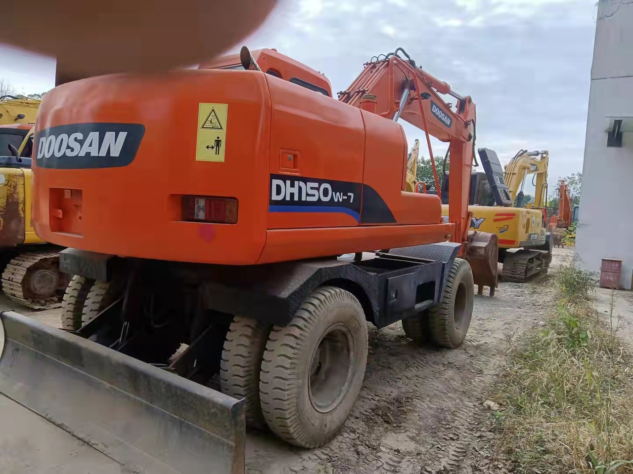 DOOSAN DH150W - Bager gusjeničar: slika DOOSAN DH150W - Bager gusjeničar DOOSAN DH150W - Bager gusjeničar: slika DOOSAN DH150W - Bager gusjeničar