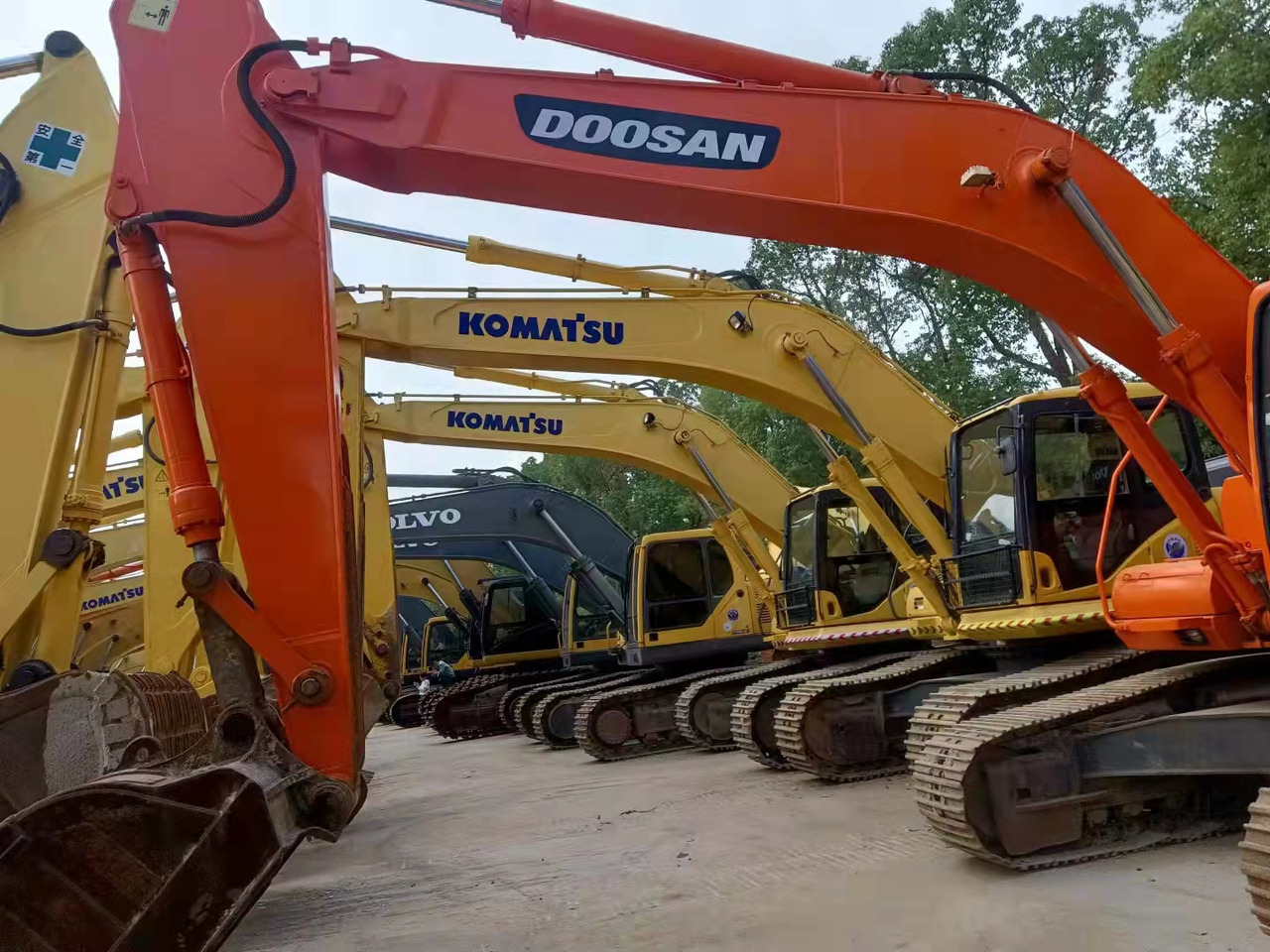 DOOSAN DH300LC-7 - Bager gusjeničar: slika DOOSAN DH300LC-7 - Bager gusjeničar DOOSAN DH300LC-7 - Bager gusjeničar: slika DOOSAN DH300LC-7 - Bager gusjeničar