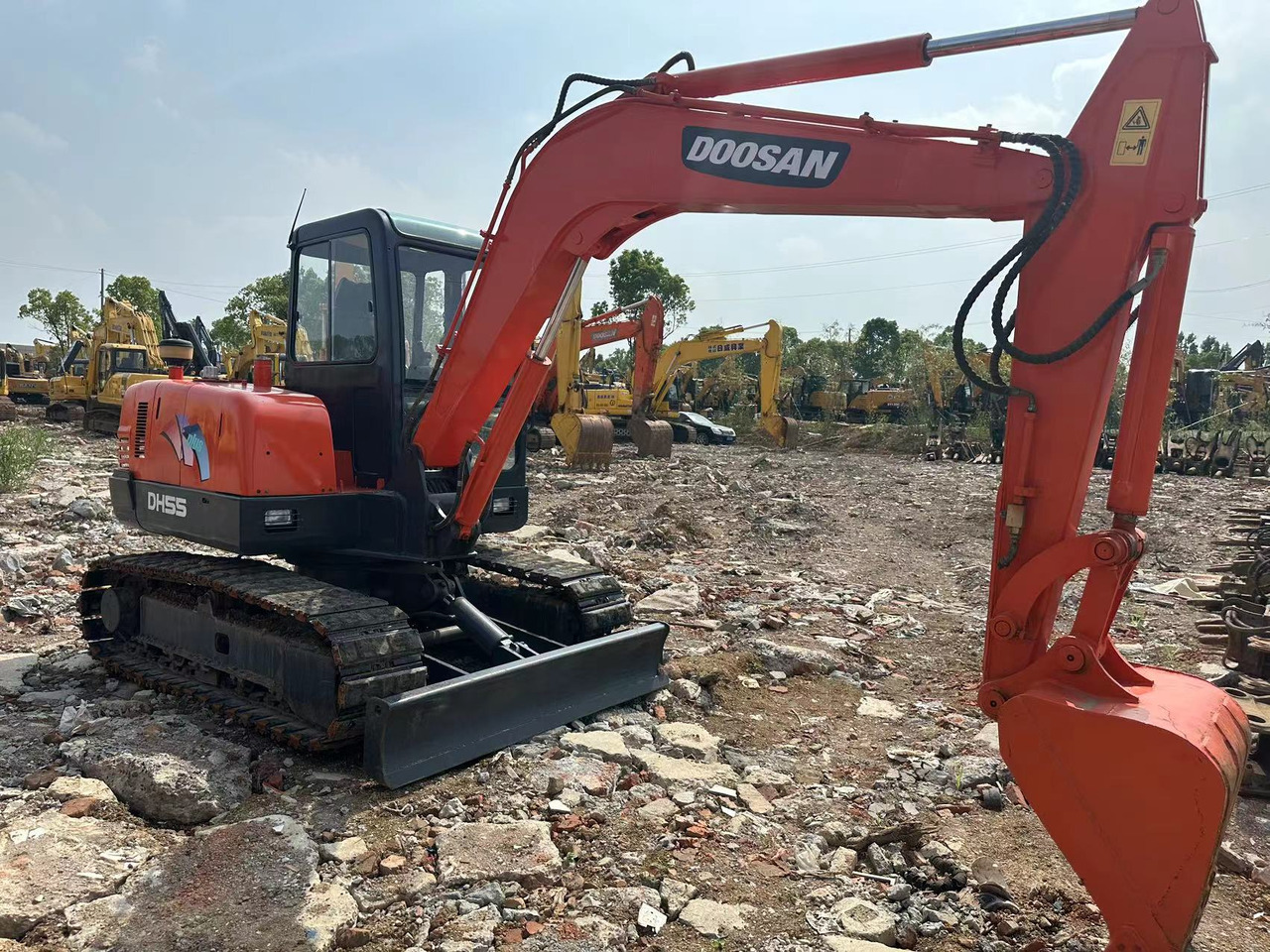 DOOSAN DH55 Mini Excavator 5.5T - Mini bager: slika DOOSAN DH55 Mini Excavator 5.5T - Mini bager DOOSAN DH55 Mini Excavator 5.5T - Mini bager: slika DOOSAN DH55 Mini Excavator 5.5T - Mini bager