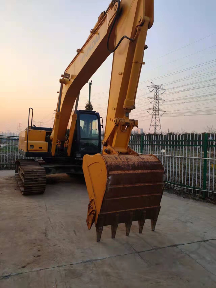 HYUNDAI R225LC-7 - Bager gusjeničar: slika HYUNDAI R225LC-7 - Bager gusjeničar HYUNDAI R225LC-7 - Bager gusjeničar: slika HYUNDAI R225LC-7 - Bager gusjeničar