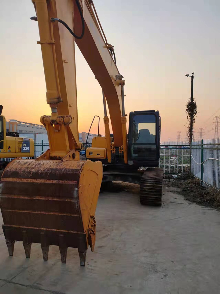 HYUNDAI R225LC-7 - Bager gusjeničar: slika HYUNDAI R225LC-7 - Bager gusjeničar HYUNDAI R225LC-7 - Bager gusjeničar: slika HYUNDAI R225LC-7 - Bager gusjeničar