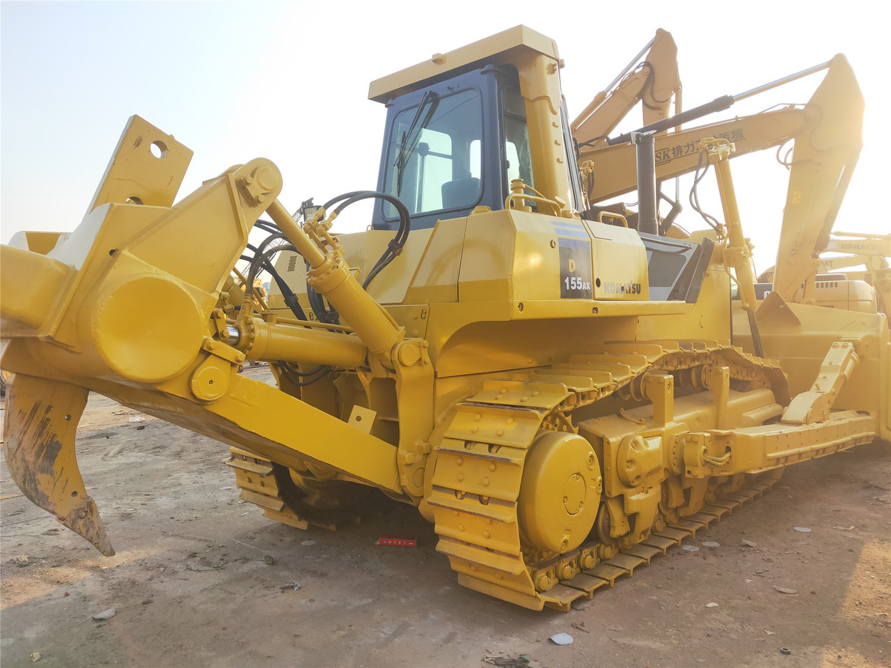 KOMATSU D155AX-5 - Buldožer: slika KOMATSU D155AX-5 - Buldožer KOMATSU D155AX-5 - Buldožer: slika KOMATSU D155AX-5 - Buldožer