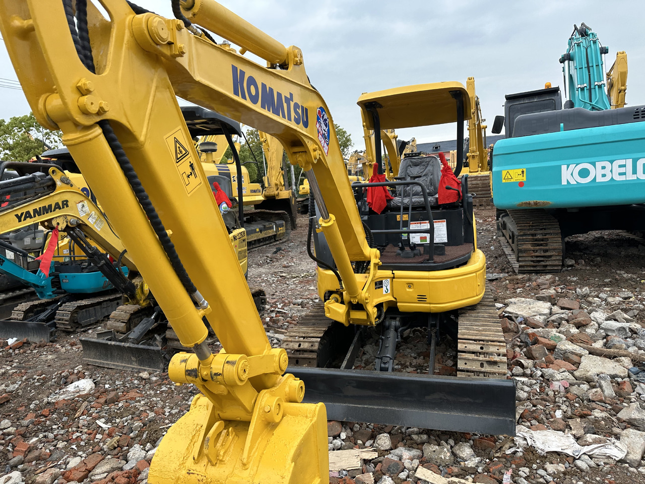 KOMATSU Mini Excavator PC30 Powerful and Efficient Yanmar Engine - Mini bager: slika KOMATSU Mini Excavator PC30 Powerful and Efficient Yanmar Engine - Mini bager KOMATSU Mini Excavator PC30 Powerful and Efficient Yanmar Engine - Mini bager: slika KOMATSU Mini Excavator PC30 Powerful and Efficient Yanmar Engine - Mini bager