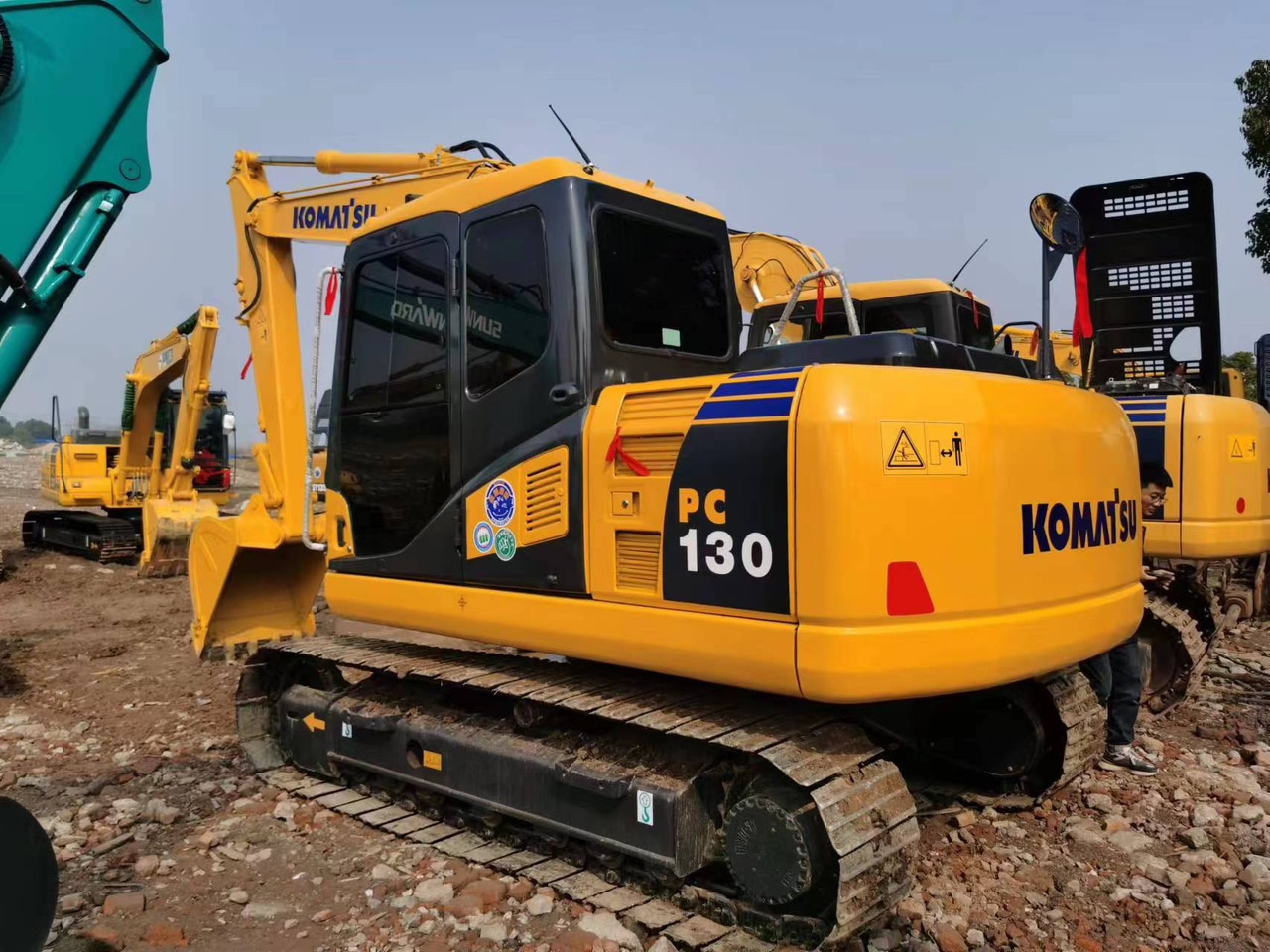 KOMATSU PC130-7 - Bager gusjeničar: slika KOMATSU PC130-7 - Bager gusjeničar KOMATSU PC130-7 - Bager gusjeničar: slika KOMATSU PC130-7 - Bager gusjeničar