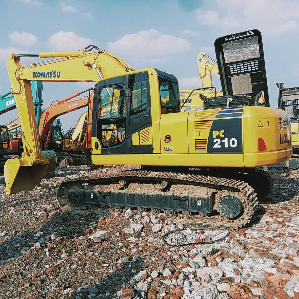 KOMATSU PC210-8 - Bager gusjeničar: slika KOMATSU PC210-8 - Bager gusjeničar KOMATSU PC210-8 - Bager gusjeničar: slika KOMATSU PC210-8 - Bager gusjeničar