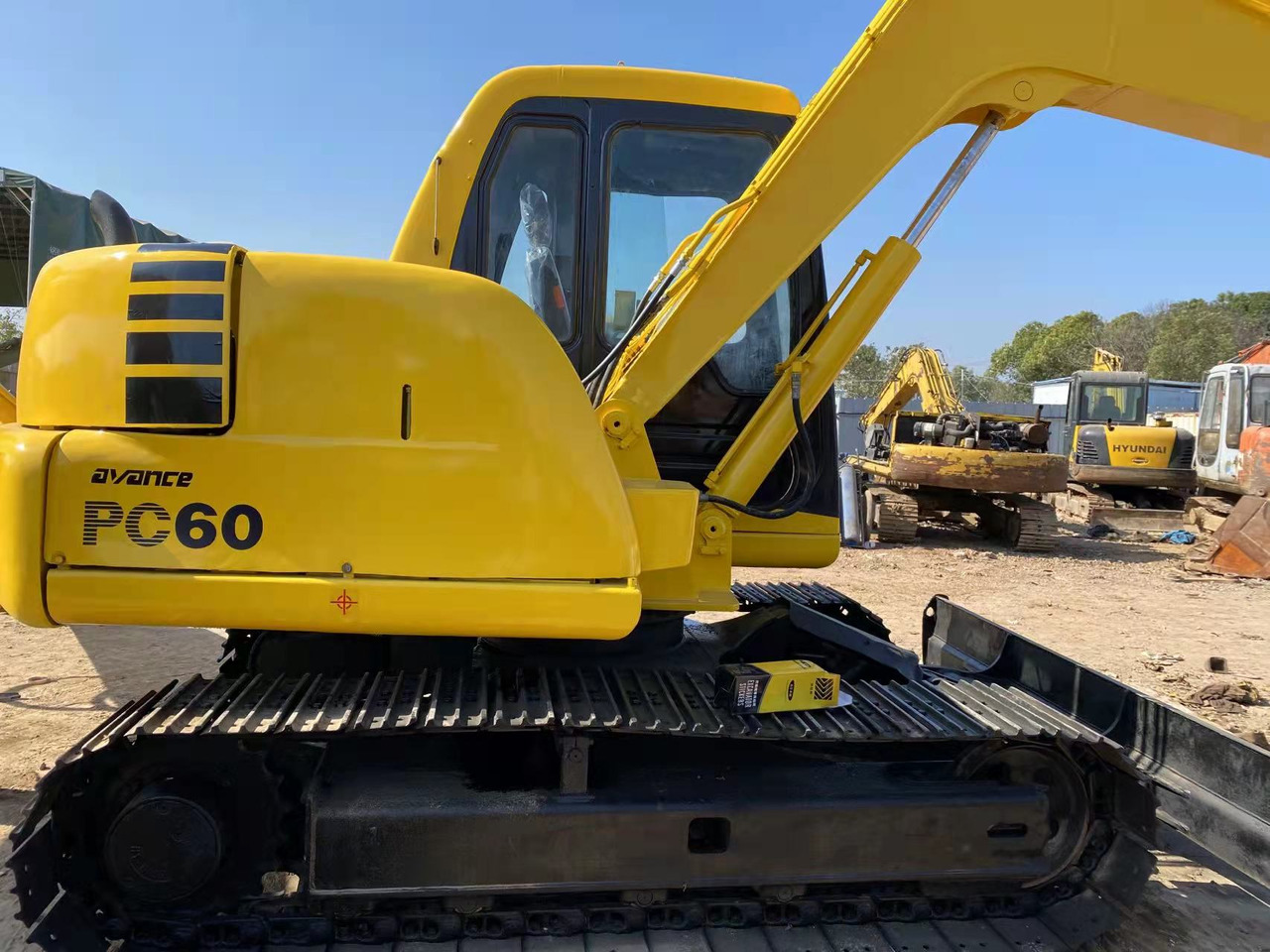 KOMATSU PC60-7 - Bager gusjeničar: slika KOMATSU PC60-7 - Bager gusjeničar KOMATSU PC60-7 - Bager gusjeničar: slika KOMATSU PC60-7 - Bager gusjeničar