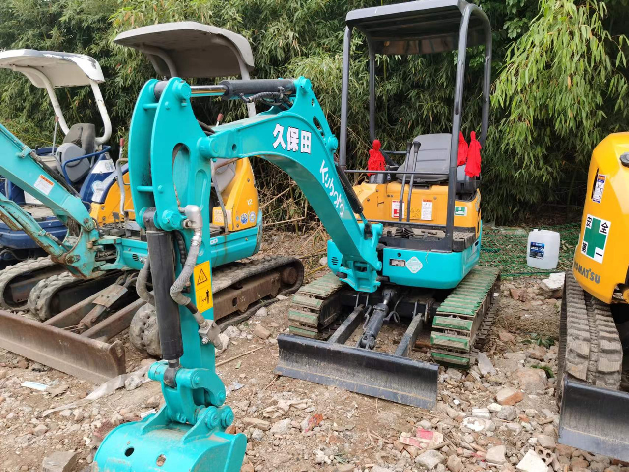 KUBOTA U15 - Mini bager: slika KUBOTA U15 - Mini bager KUBOTA U15 - Mini bager: slika KUBOTA U15 - Mini bager