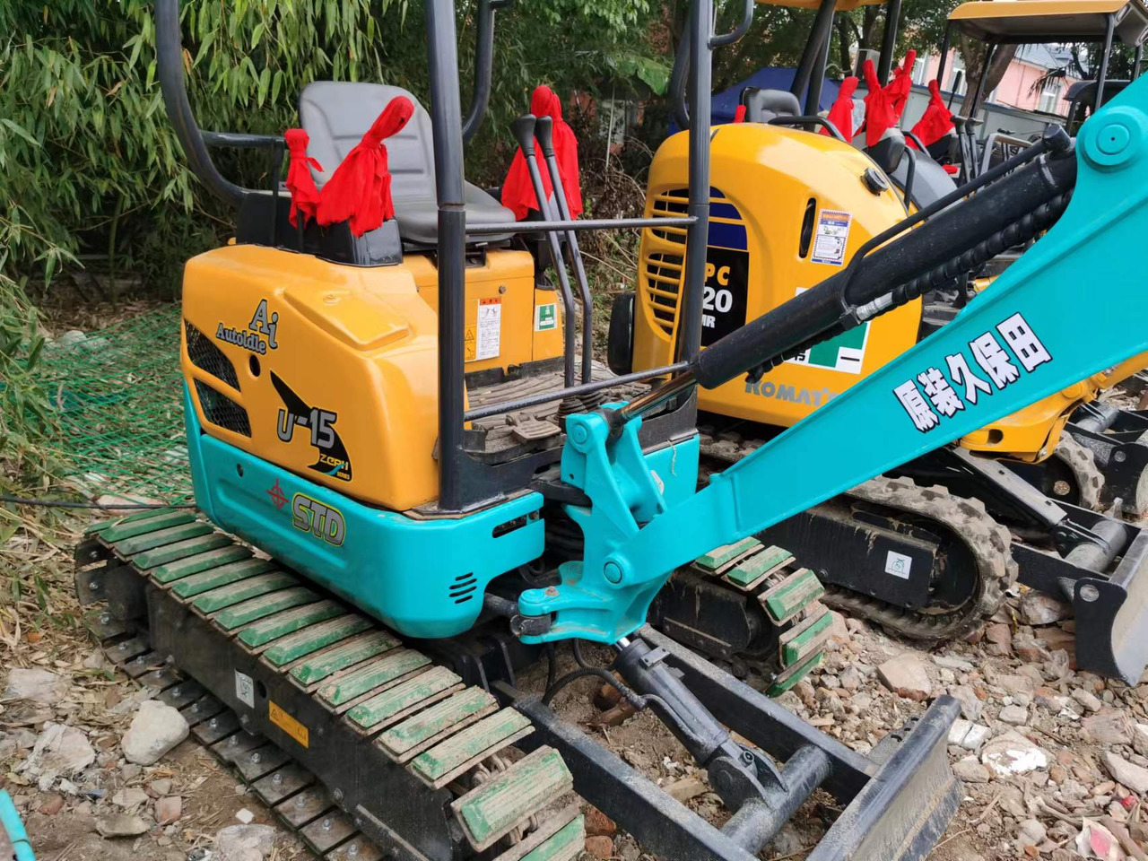 KUBOTA U15 - Mini bager: slika KUBOTA U15 - Mini bager KUBOTA U15 - Mini bager: slika KUBOTA U15 - Mini bager