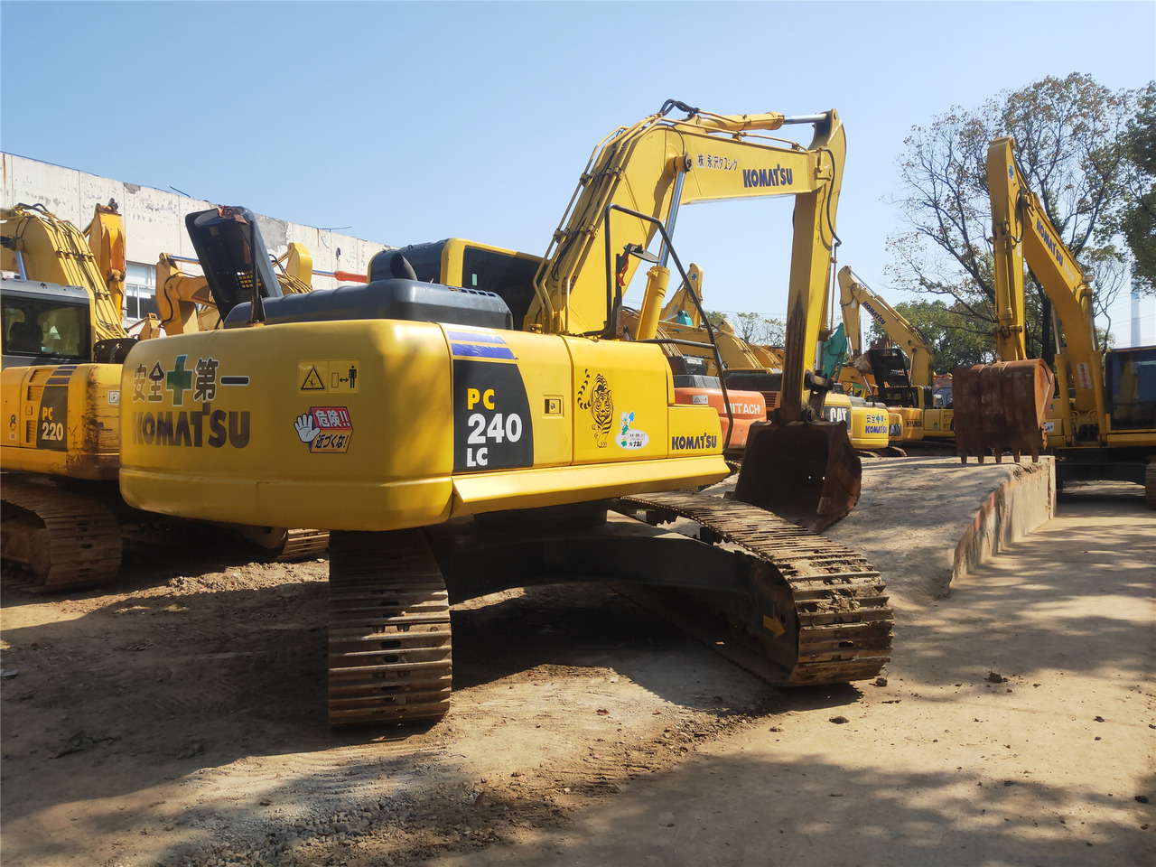 Komatsu Crawler Excavator PC240-8 - Bager gusjeničar: slika Komatsu Crawler Excavator PC240-8 - Bager gusjeničar Komatsu Crawler Excavator PC240-8 - Bager gusjeničar: slika Komatsu Crawler Excavator PC240-8 - Bager gusjeničar