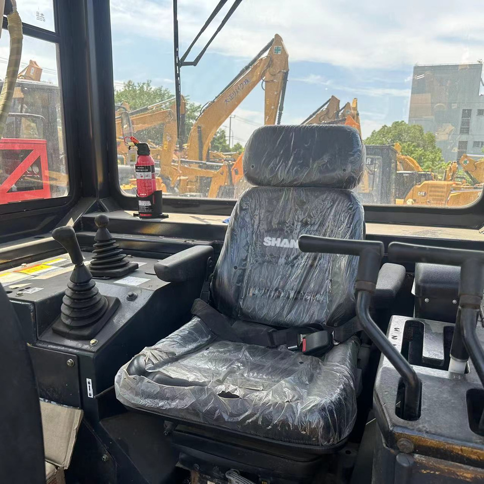 SHANTUI Bulldozer SD 32 Low Hours Good Condition - Buldožer: slika SHANTUI Bulldozer SD 32 Low Hours Good Condition - Buldožer SHANTUI Bulldozer SD 32 Low Hours Good Condition - Buldožer: slika SHANTUI Bulldozer SD 32 Low Hours Good Condition - Buldožer