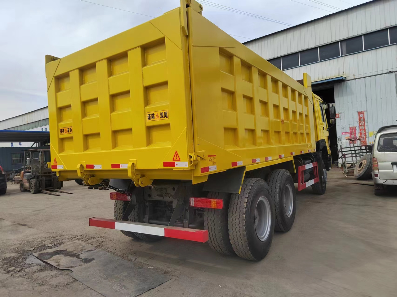 SINOTRUK HOWO 371 6X4 CLICK HERE FOR DISCOUNT - Kiper: slika SINOTRUK HOWO 371 6X4 CLICK HERE FOR DISCOUNT - Kiper SINOTRUK HOWO 371 6X4 CLICK HERE FOR DISCOUNT - Kiper: slika SINOTRUK HOWO 371 6X4 CLICK HERE FOR DISCOUNT - Kiper