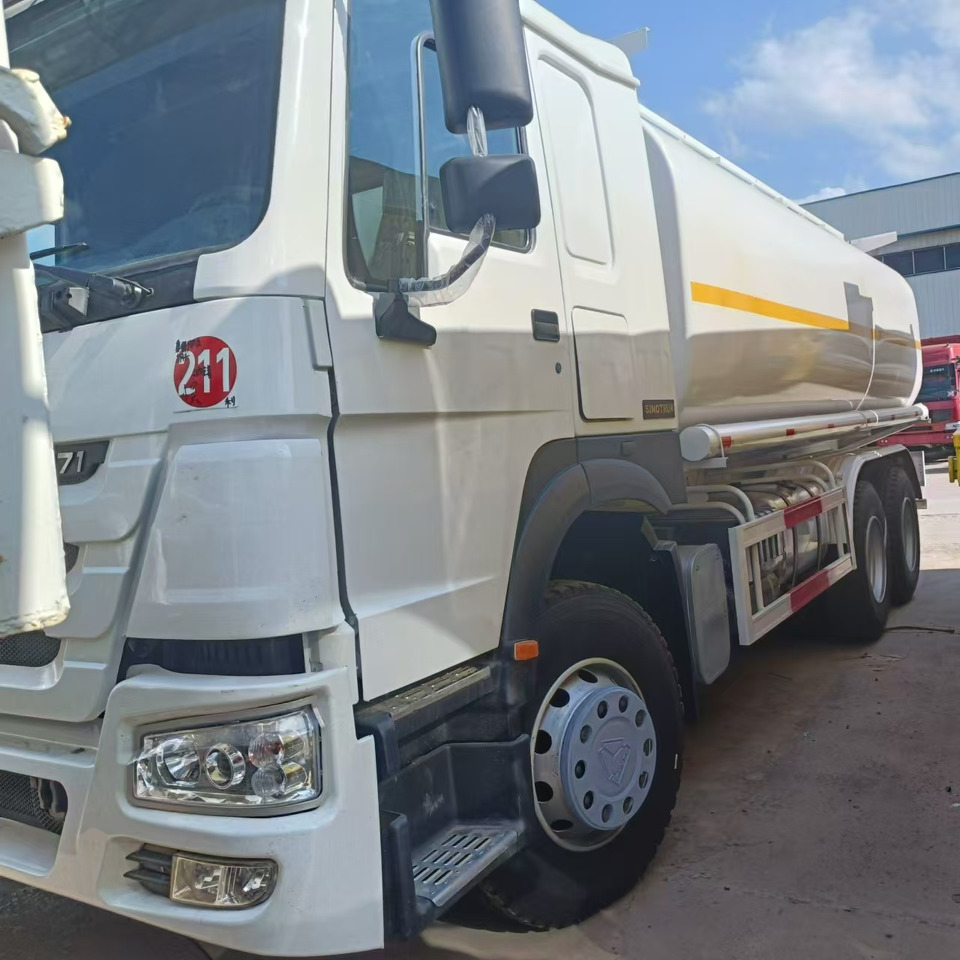 SINOTRUK HOWO 371 - Kamion cisterna: slika SINOTRUK HOWO 371 - Kamion cisterna SINOTRUK HOWO 371 - Kamion cisterna: slika SINOTRUK HOWO 371 - Kamion cisterna