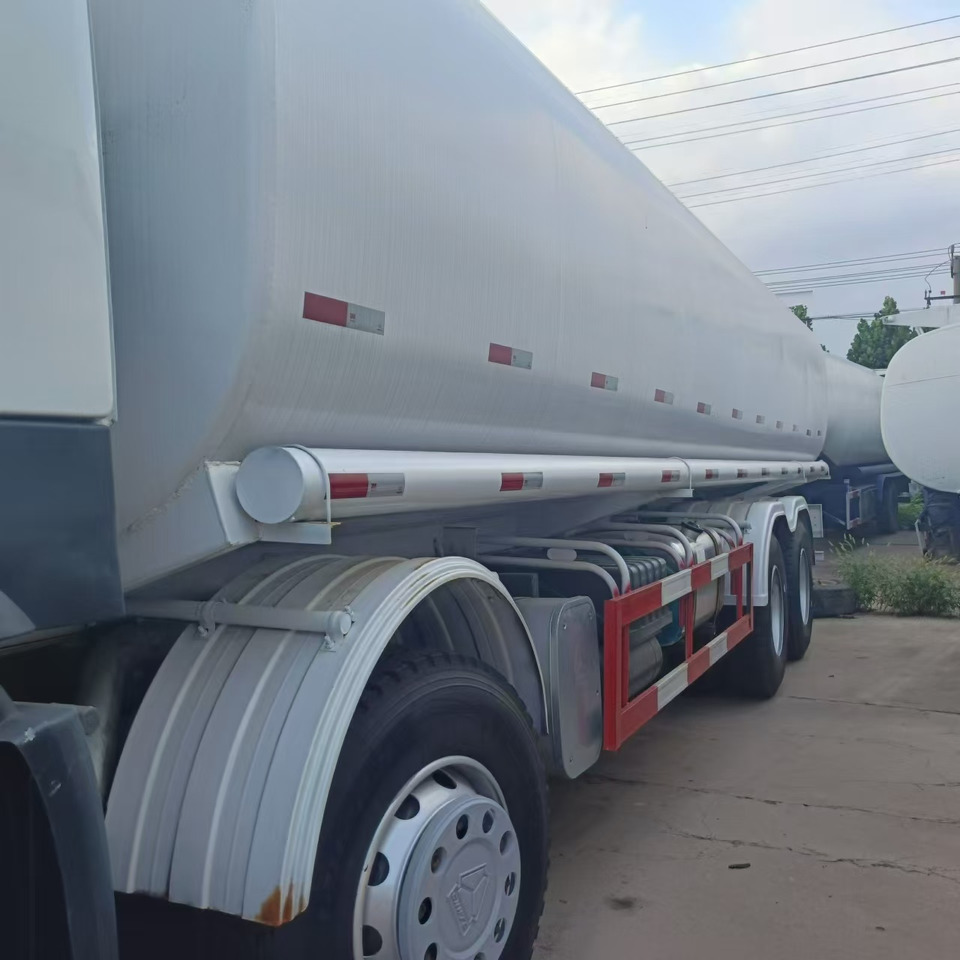 SINOTRUK Howo 371 Fuel Tanker Click Here For DISCOUNT - Kamion cisterna: slika SINOTRUK Howo 371 Fuel Tanker Click Here For DISCOUNT - Kamion cisterna SINOTRUK Howo 371 Fuel Tanker Click Here For DISCOUNT - Kamion cisterna: slika SINOTRUK Howo 371 Fuel Tanker Click Here For DISCOUNT - Kamion cisterna