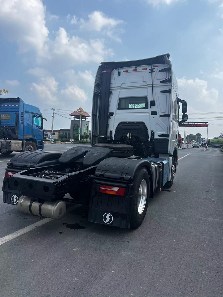 SINOTRUK Delong X6000 Tractor Unit 4X2 Automatic Transmission - Tegljač: slika SINOTRUK Delong X6000 Tractor Unit 4X2 Automatic Transmission - Tegljač SINOTRUK Delong X6000 Tractor Unit 4X2 Automatic Transmission - Tegljač: slika SINOTRUK Delong X6000 Tractor Unit 4X2 Automatic Transmission - Tegljač