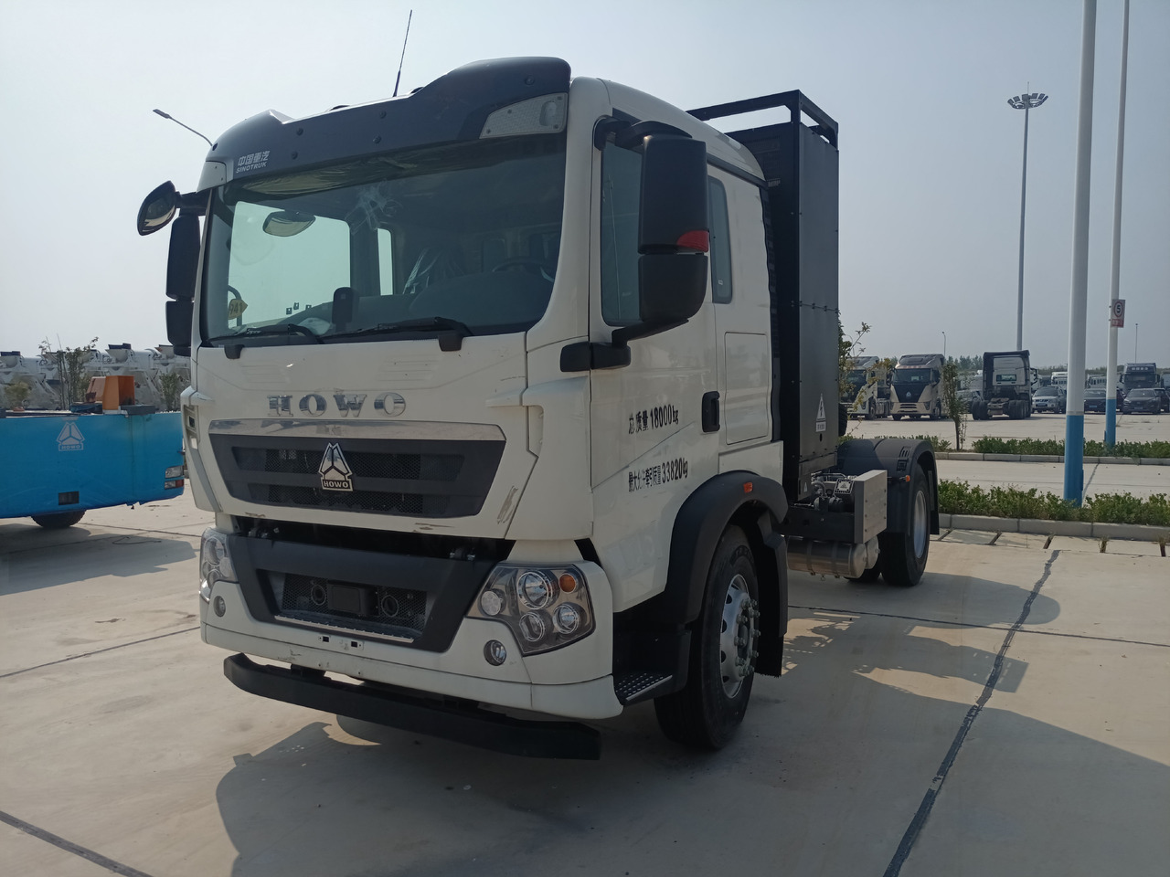 SINOTRUK HOWO TX 4x2 E-Tractor Unit Zero Emission Maximum Profit - Tegljač: slika SINOTRUK HOWO TX 4x2 E-Tractor Unit Zero Emission Maximum Profit - Tegljač SINOTRUK HOWO TX 4x2 E-Tractor Unit Zero Emission Maximum Profit - Tegljač: slika SINOTRUK HOWO TX 4x2 E-Tractor Unit Zero Emission Maximum Profit - Tegljač