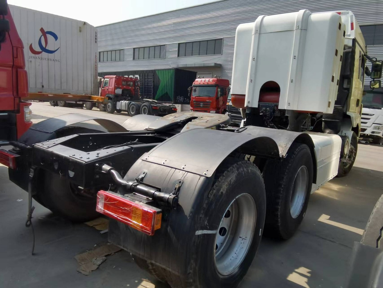 SINOTRUK KY90 6X4 Manual Transmission Tractor - Tegljač: slika SINOTRUK KY90 6X4 Manual Transmission Tractor - Tegljač SINOTRUK KY90 6X4 Manual Transmission Tractor - Tegljač: slika SINOTRUK KY90 6X4 Manual Transmission Tractor - Tegljač