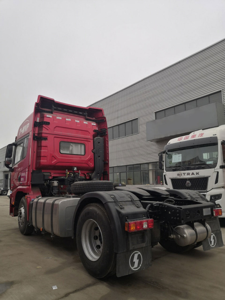 SINOTRUK M1064 4X2 Manual Tractor Unit - Tegljač: slika SINOTRUK M1064 4X2 Manual Tractor Unit - Tegljač SINOTRUK M1064 4X2 Manual Tractor Unit - Tegljač: slika SINOTRUK M1064 4X2 Manual Tractor Unit - Tegljač