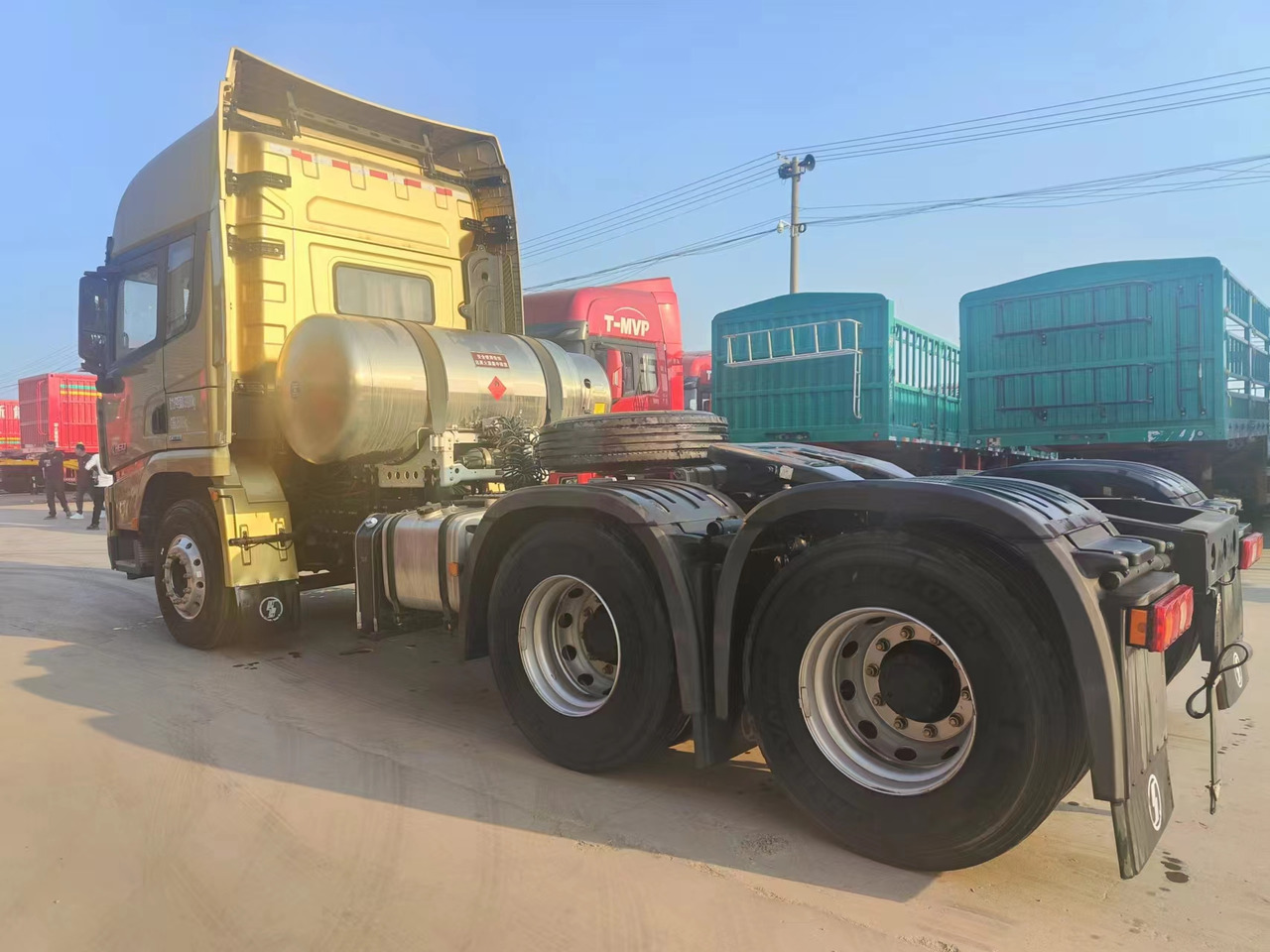 SINOTRUK X5000 6X4 Manual Tractor Unit - Tegljač: slika SINOTRUK X5000 6X4 Manual Tractor Unit - Tegljač SINOTRUK X5000 6X4 Manual Tractor Unit - Tegljač: slika SINOTRUK X5000 6X4 Manual Tractor Unit - Tegljač