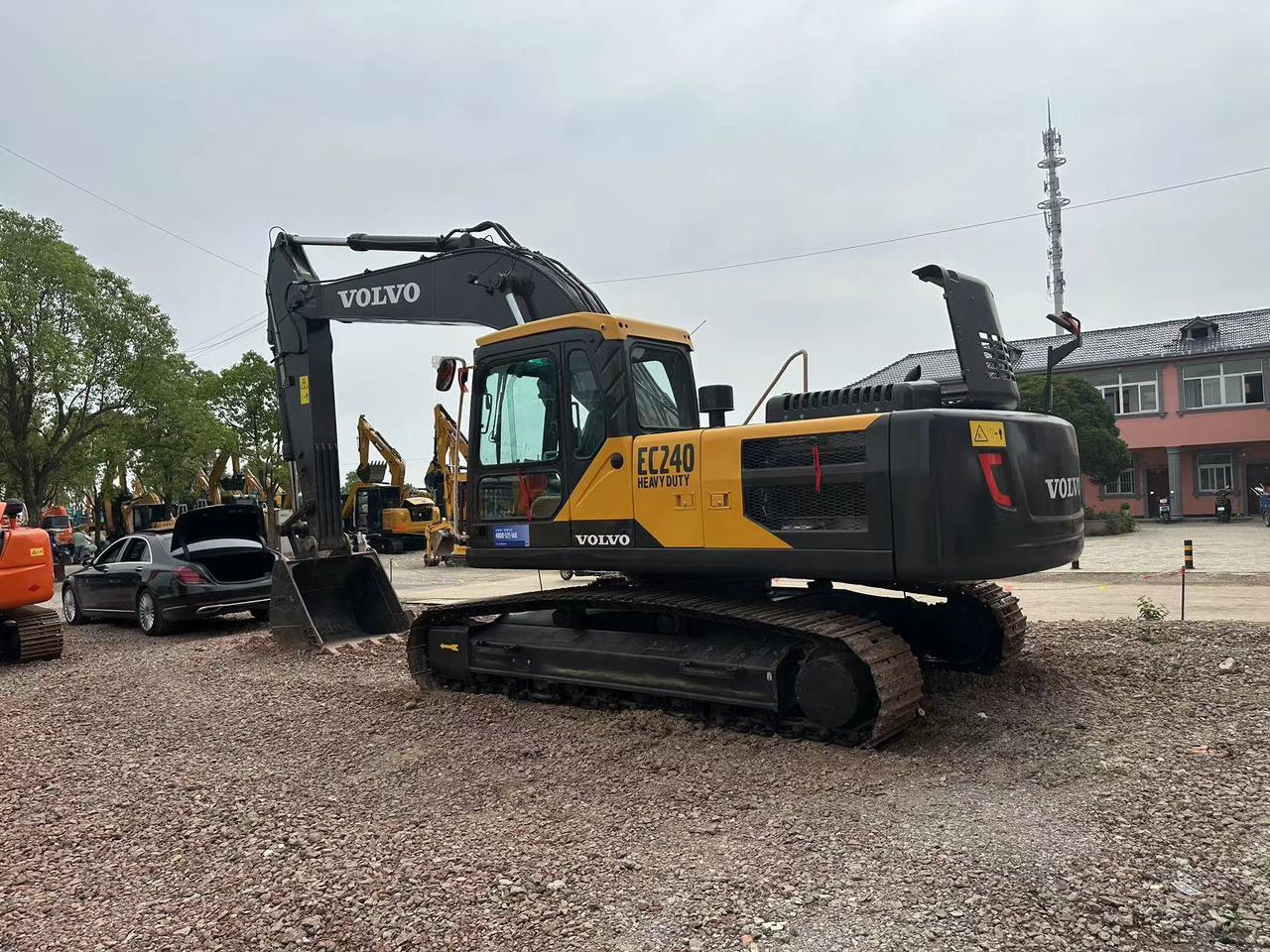 VOLVO Excavator EC240 - Bager: slika VOLVO Excavator EC240 - Bager VOLVO Excavator EC240 - Bager: slika VOLVO Excavator EC240 - Bager
