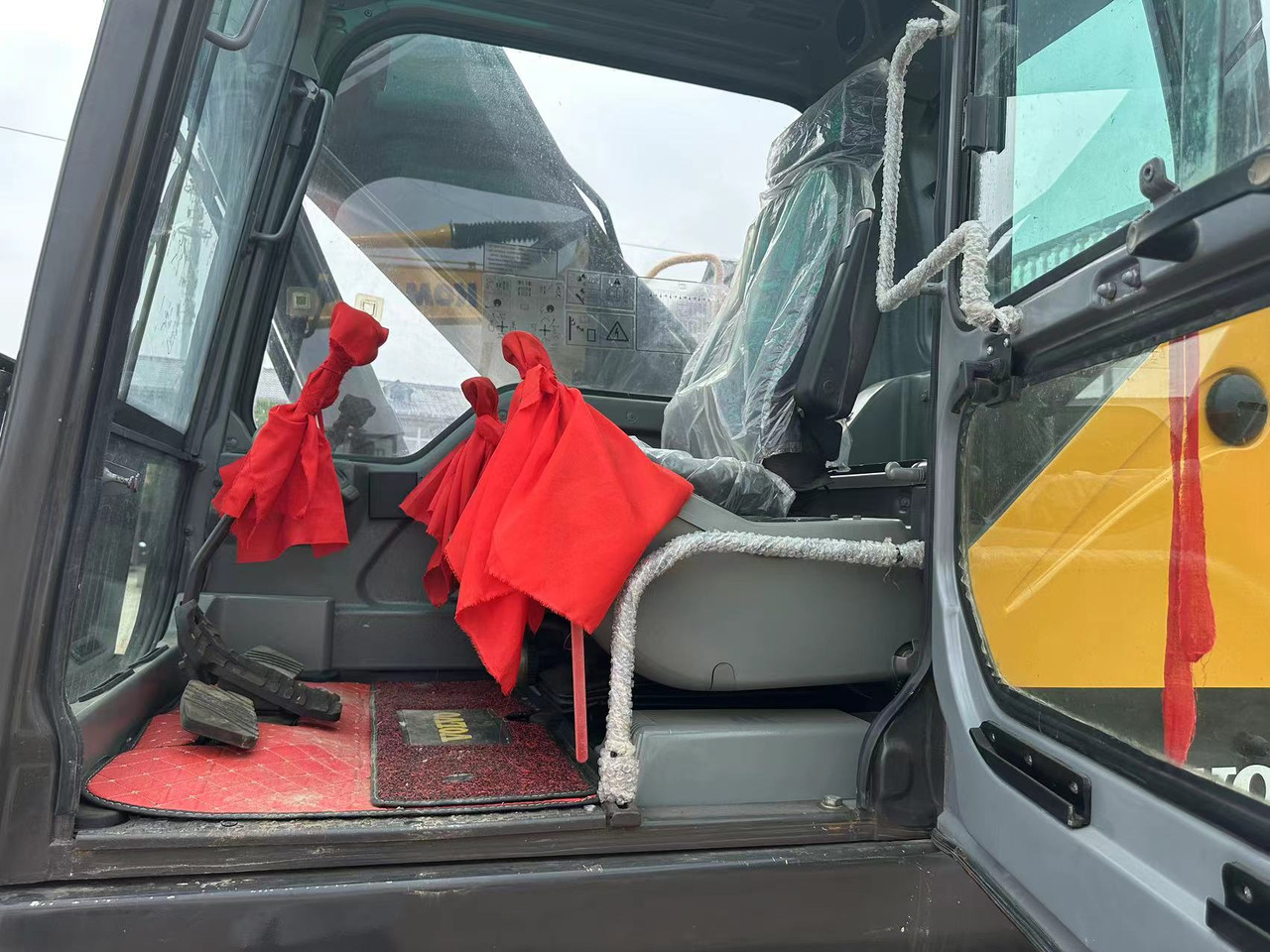 VOLVO Excavator EC240D Cilck for Discount - Bager: slika VOLVO Excavator EC240D Cilck for Discount - Bager VOLVO Excavator EC240D Cilck for Discount - Bager: slika VOLVO Excavator EC240D Cilck for Discount - Bager