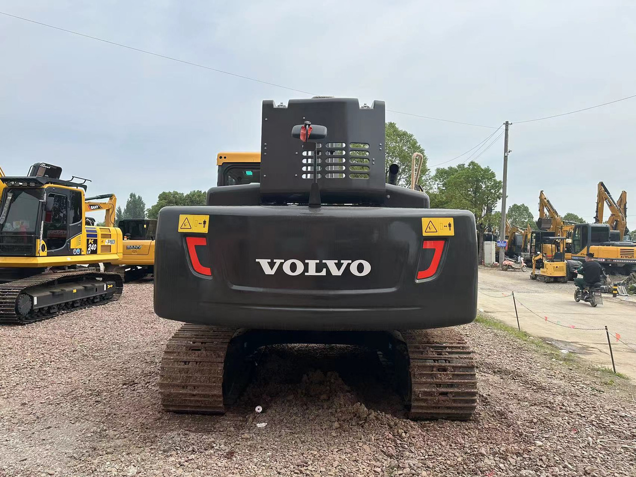 VOLVO Excavator EC240D Cilck for Discount - Bager: slika VOLVO Excavator EC240D Cilck for Discount - Bager VOLVO Excavator EC240D Cilck for Discount - Bager: slika VOLVO Excavator EC240D Cilck for Discount - Bager
