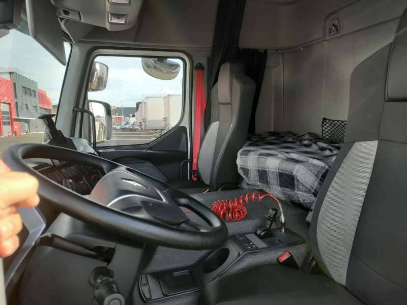 Kamion s otvorenim sandukom, Prikolica s niskim utovarivačem Camion Porteur 16 TONNES 320 CV CAMION REMORQUE: slika Kamion s otvorenim sandukom, Prikolica s niskim utovarivačem Camion Porteur 16 TONNES 320 CV CAMION REMORQUE Kamion s otvorenim sandukom, Prikolica s niskim utovarivačem Camion Porteur 16 TONNES 320 CV CAMION REMORQUE: slika Kamion s otvorenim sandukom, Prikolica s niskim utovarivačem Camion Porteur 16 TONNES 320 CV CAMION REMORQUE