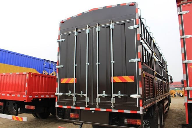 FAW FAW J6P Livestock Truck for Sale in Uganda - Kamion za prijevoz stoke: slika FAW FAW J6P Livestock Truck for Sale in Uganda - Kamion za prijevoz stoke FAW FAW J6P Livestock Truck for Sale in Uganda - Kamion za prijevoz stoke: slika FAW FAW J6P Livestock Truck for Sale in Uganda - Kamion za prijevoz stoke