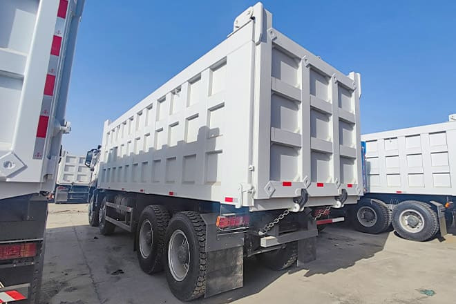 SINOTRUK Sino Howo 8x4 Dump truck for Sale in Senegal - Kiper: slika SINOTRUK Sino Howo 8x4 Dump truck for Sale in Senegal - Kiper SINOTRUK Sino Howo 8x4 Dump truck for Sale in Senegal - Kiper: slika SINOTRUK Sino Howo 8x4 Dump truck for Sale in Senegal - Kiper