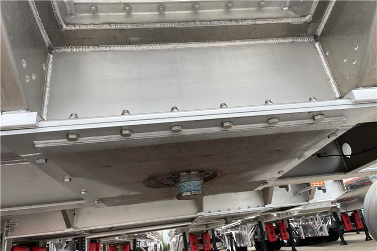 TITAN 3 Axle 45000 L Aluminum Fuel Tanker Trailer for Sale In Zimbabwe - Poluprikolica cisterna: slika TITAN 3 Axle 45000 L Aluminum Fuel Tanker Trailer for Sale In Zimbabwe - Poluprikolica cisterna TITAN 3 Axle 45000 L Aluminum Fuel Tanker Trailer for Sale In Zimbabwe - Poluprikolica cisterna: slika TITAN 3 Axle 45000 L Aluminum Fuel Tanker Trailer for Sale In Zimbabwe - Poluprikolica cisterna