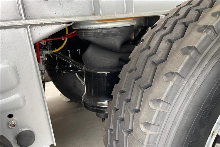 TITAN 3 Axle 45000 L Aluminum Fuel Tanker Trailer for Sale In Zimbabwe - Poluprikolica cisterna: slika TITAN 3 Axle 45000 L Aluminum Fuel Tanker Trailer for Sale In Zimbabwe - Poluprikolica cisterna TITAN 3 Axle 45000 L Aluminum Fuel Tanker Trailer for Sale In Zimbabwe - Poluprikolica cisterna: slika TITAN 3 Axle 45000 L Aluminum Fuel Tanker Trailer for Sale In Zimbabwe - Poluprikolica cisterna