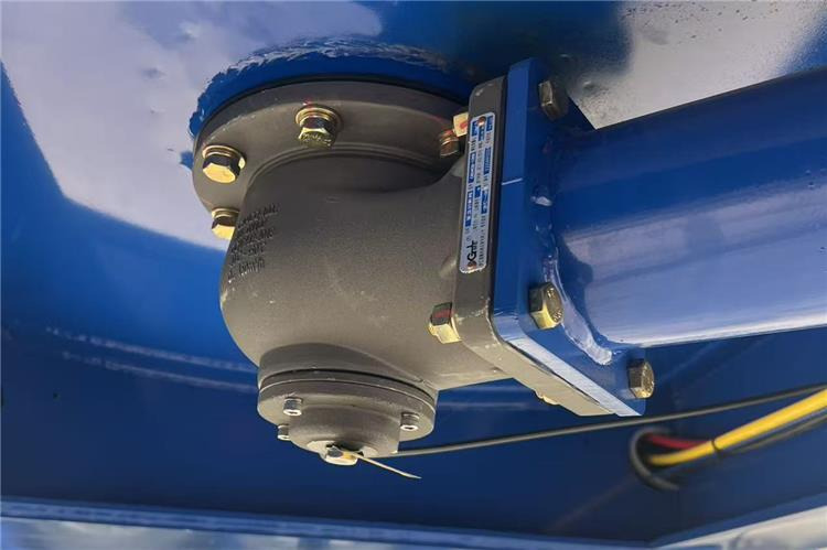 TITAN 45000 Liters Oil Tanker Trailer for Sale In Ghana - Poluprikolica cisterna: slika TITAN 45000 Liters Oil Tanker Trailer for Sale In Ghana - Poluprikolica cisterna TITAN 45000 Liters Oil Tanker Trailer for Sale In Ghana - Poluprikolica cisterna: slika TITAN 45000 Liters Oil Tanker Trailer for Sale In Ghana - Poluprikolica cisterna