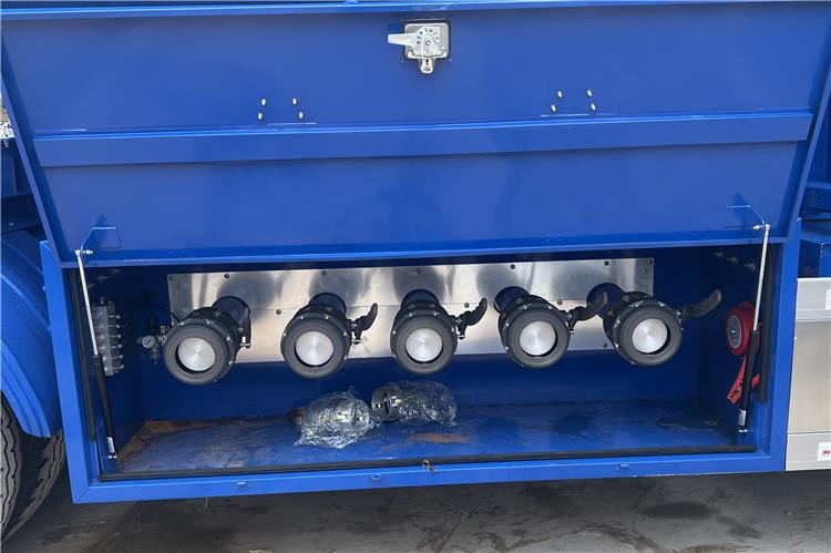 TITAN 45000 Liters Oil Tanker Trailer for Sale In Ghana - Poluprikolica cisterna: slika TITAN 45000 Liters Oil Tanker Trailer for Sale In Ghana - Poluprikolica cisterna TITAN 45000 Liters Oil Tanker Trailer for Sale In Ghana - Poluprikolica cisterna: slika TITAN 45000 Liters Oil Tanker Trailer for Sale In Ghana - Poluprikolica cisterna