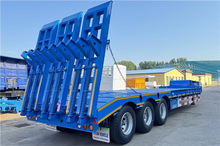 TITAN Tri Axle 80 Ton Low Loader Semi Trailer for Sale In Benin - Poluprikolica s niskim utovarivačem: slika TITAN Tri Axle 80 Ton Low Loader Semi Trailer for Sale In Benin - Poluprikolica s niskim utovarivačem TITAN Tri Axle 80 Ton Low Loader Semi Trailer for Sale In Benin - Poluprikolica s niskim utovarivačem: slika TITAN Tri Axle 80 Ton Low Loader Semi Trailer for Sale In Benin - Poluprikolica s niskim utovarivačem