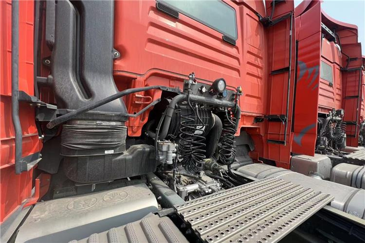 SINOTRUK Used Sitrak Truck Head for Sale In Guinea - Tegljač: slika SINOTRUK Used Sitrak Truck Head for Sale In Guinea - Tegljač SINOTRUK Used Sitrak Truck Head for Sale In Guinea - Tegljač: slika SINOTRUK Used Sitrak Truck Head for Sale In Guinea - Tegljač