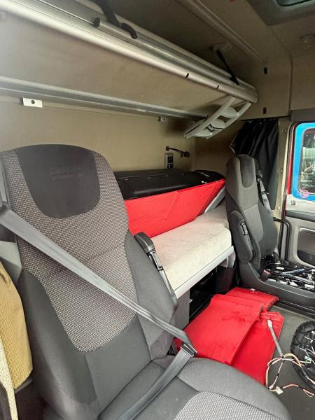 DAF XF105-460 Rouge - Kabina za Kamion: slika DAF XF105-460 Rouge - Kabina za Kamion DAF XF105-460 Rouge - Kabina za Kamion: slika DAF XF105-460 Rouge - Kabina za Kamion